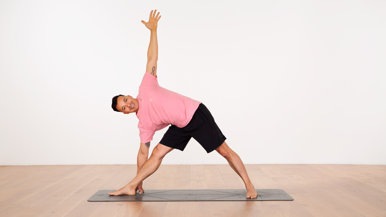 Marcel van de Vis Heil practising yoga