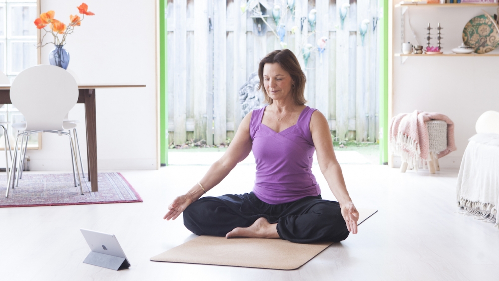 5 tips for a regular meditation practice - Ekhart Yoga