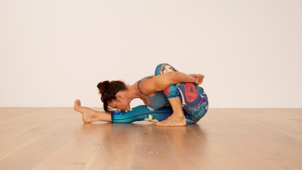 5 Intermediate Yoga Poses For Three People - Zuda Yoga