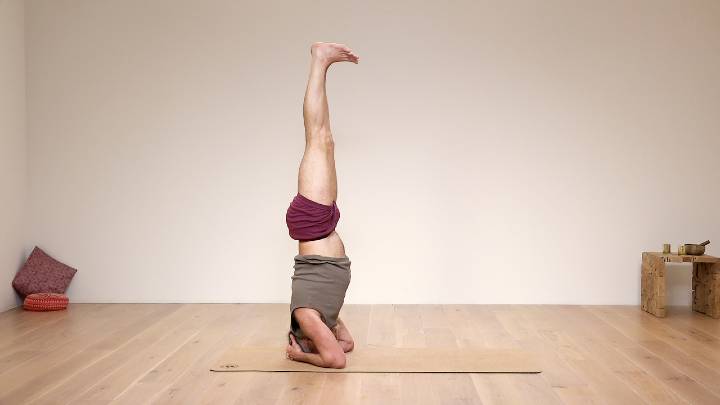 How to nail the yoga headstand