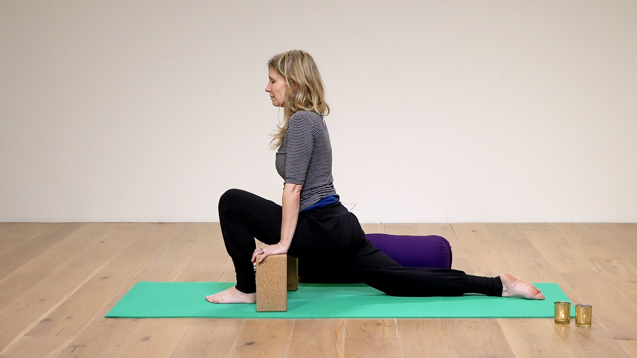 Esther Ekhart in Yin Yoga pose