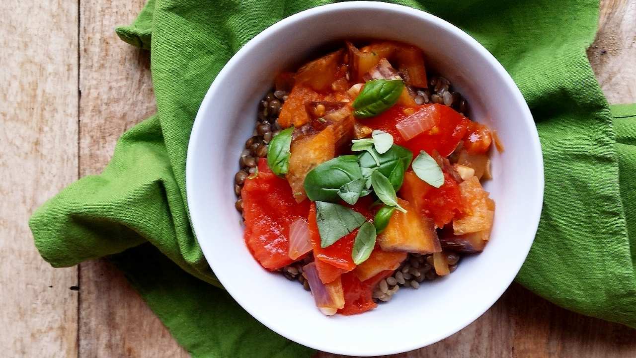 eggplant with tomatoes, rice and puy lentils