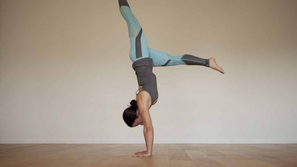 mackenzie handstand workout