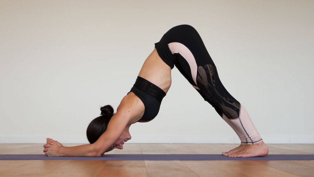 Neck friendly yoga sequence - Ekhart Yoga