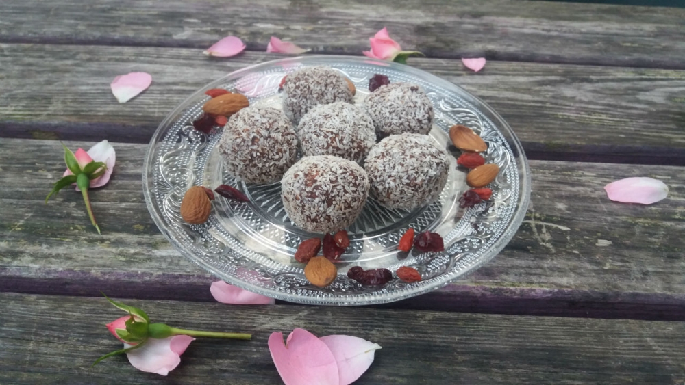 vegan oat and chocolate power balls