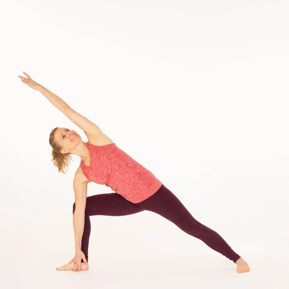 Utthita Parsvakonasana (Extended Side Angle Pose) - Sarvyoga | Yoga