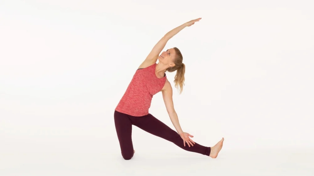 Triangle Pose (Utthita Trikonasana) Instructions & Photos • Yoga Basics